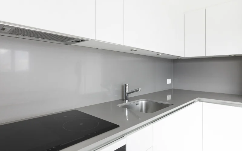 img-glass-backsplash-2